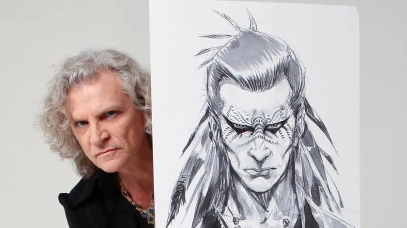 Vittorio Centrone con un ritratto realizzato da un fumettista