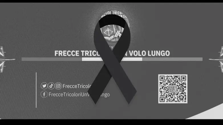 La foto pubblicata sul profilo facebook del gruppo ufficiale Frecce tricolori