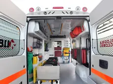 Bologna, 17/12/2013. Donata una nuova ambulanza al 118 di Bologna. La nuova ambulanza è stata donata dalla signora Clara Gandolfi, in memoria delle sorelle Iole e Sara Carati. Ad accogliere e ringraziare la famiglia, Giovanni Gordini, Direttore del Dipartimento Emergenza dell’Azienda Usl di Bologna. ARCHIVIO AUSL BOLOGNA - foto Paolo Righi/Meridiana Immagini