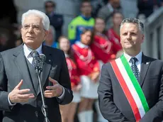 Venzone- Il Presidente della Repubblica Sergio Mattarella rivolge il suo indirizzo di saluto, a fianco il Sindaco di Venzone Aldo Di Bernardo, oggi 6 maggio 2016. (Foto di Paolo Giandotti - Ufficio per la Stampa e la Comunicazione della Presidenza della Repubblica)