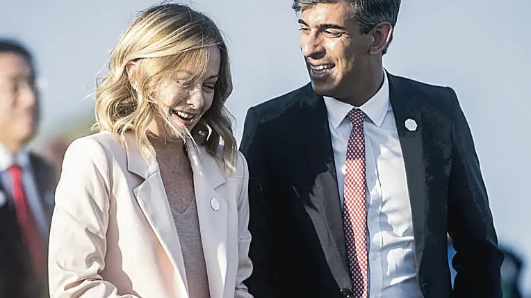 Giorgia Meloni con Rishi Sunak, primo ministro del Regno Unito