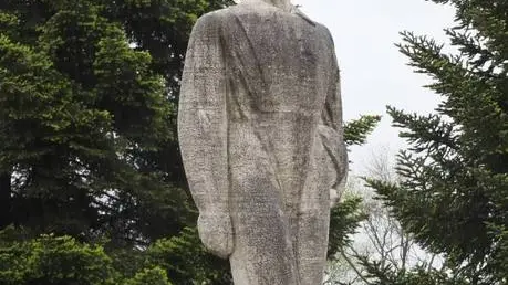 Bumbaca Gorizia 28.04.2019 Statua Duca d'Aosta Aeroporto © Fotografia di Pierluigi Bumbaca