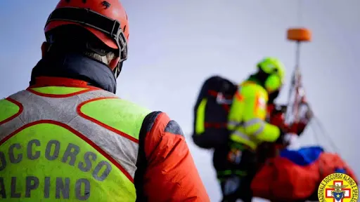 Rocciatrice soccorsa lungo la via normale al Campanile di Val Montanaia