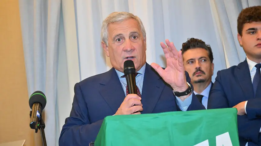 Il ministro degli esteri Antonio Tajani e il candidato presidente alla presidenza della regione Liguria Marco Bucci, durante l'incontro con i candidati di Forza Italia alle prossime elezioni regionali del 27 e 28 ottobre Genova, 18 settembre 2024. ANSA/LUCA ZENNARO