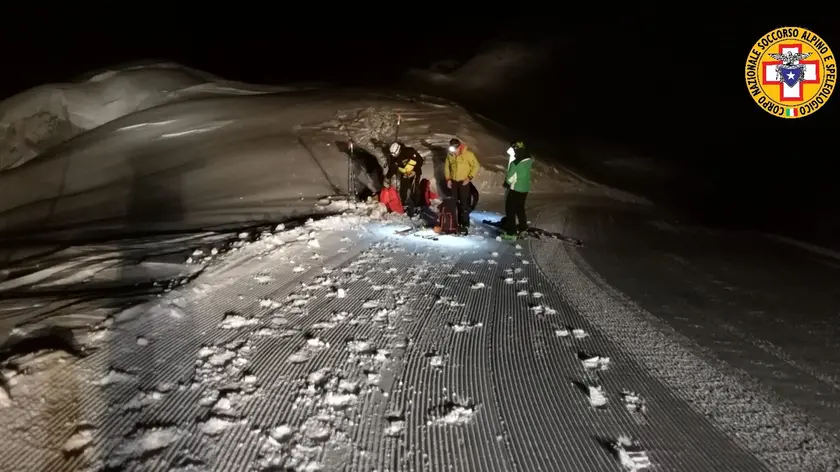 Una fase dei soccorsi a Sella Nevea