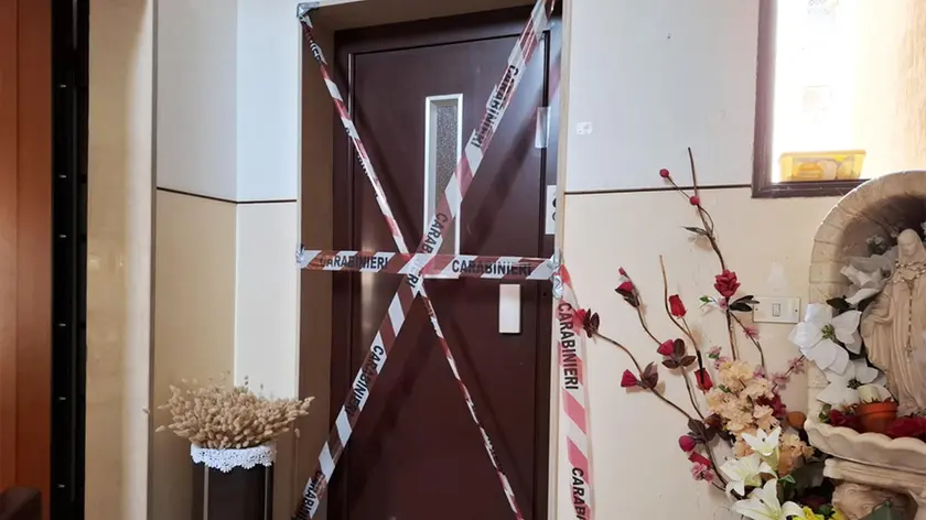 L'ascensore della palazzina in via Piave dove una ragazza di 25 anni è morta dopo essere caduta all'interno del vano, a Fasano, in provincia di Brindisi, 1 luglio 2024. ANSA/ DANILO SANTORO