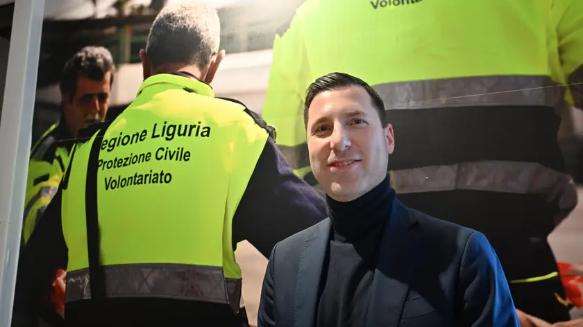 L'assessore regionale alla Protezione Civile Giacomo Giampedrone nella sala operativa della Protezione Civile, durante il test localizzato del sistema di allertamento nazionale IT-alert. Genova, 30 gennaio 2024. ANSA/LUCA ZENNARO