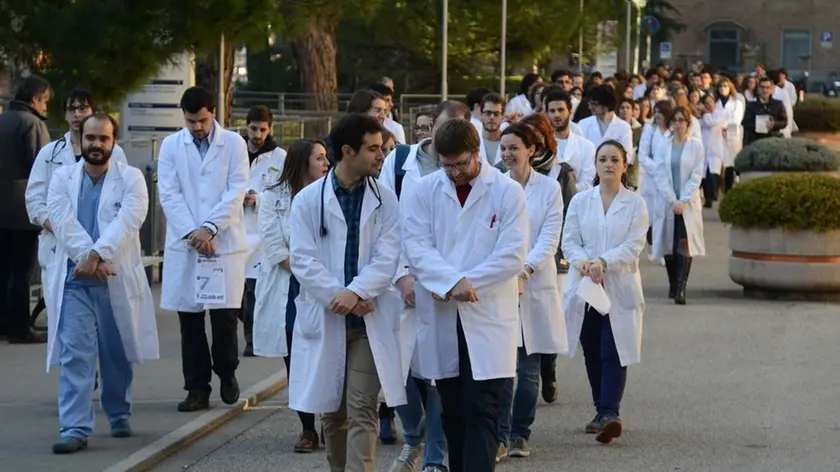Udine 12 dicembre 2013 protesta specializzandi ospedale Copyright Petrussi Foto TURCO