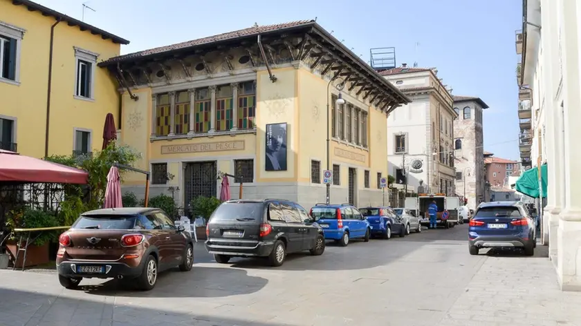 Udine 24 Ottobre 2018. Parcheggi selvaggi. via Erasmo Valvason angolo via P Sarpi © Foto Petrussi