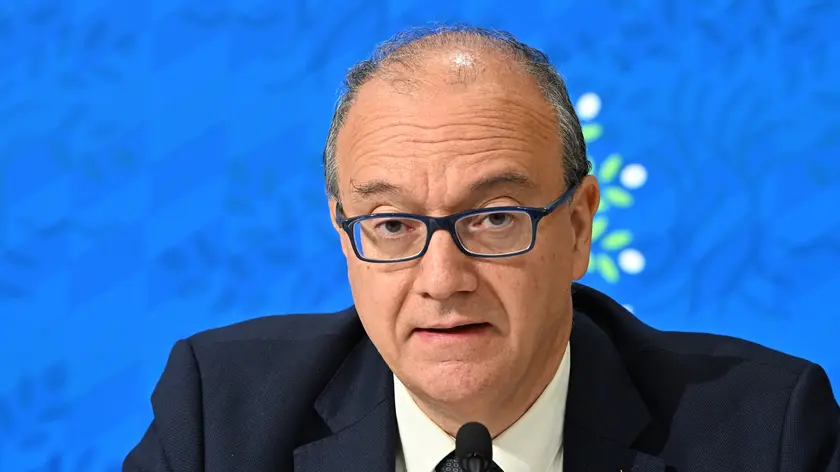 Il ministro dell’Istruzione, Giuseppe Valditara, nel corso di una conferenza stampa al termine della riunione del Consiglio dei ministri presso Palazzo Chigi a Roma, 24 maggio 2024. ANSA/CLAUDIO PERI
