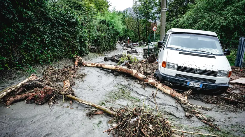 Nubifragi in Piemonte, rii esondati e un torrente al limite nella frazione isolata di Combe in Val di Susa, 05 settembre 2024. ANSA/TINO ROMANO