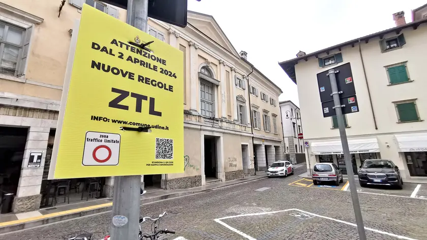 Udine 16 Aprile 2024. ZTL in Piazza San Cristoforo. © Foto Petrussi 2024