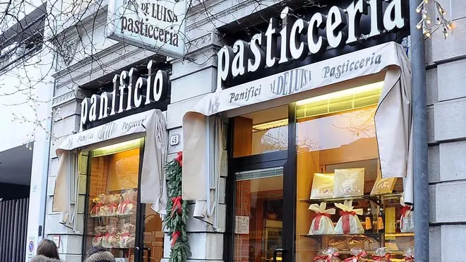 Udine 23 Dicembre 2013. pASTICCERIA PANIFICIO de Luisa in via Roma. Il titolare arriva alle 18,00. Copyright Petrussi Foto Press - Diego Petrussi