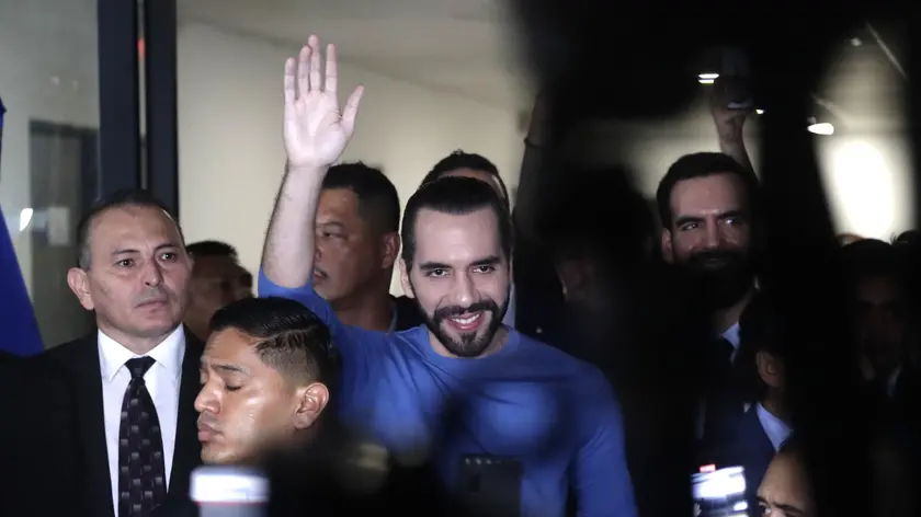 epa10942070 El Salvador President Nayib Bukele (C) leaves the Supreme Electoral Tribunal (TSE) after registering as a candidate for the presidency for the period 2024-2029, in San Salvador, El Salvador, 26 October 2023 (issued 27 October 2023). The general elections in El Salvador will be held on 04 February 2024. EPA/Rodrigo Sura