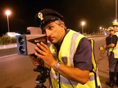 20060731 - ROMA -CRO- SICUREZZA STRADALE: PRESENZA AUTOVELOX SARA' SEGNALATA -Controlli della Polizia con Autovelox . La presenza degli autovelox in autostrada sarà segnalata per aumentare la sua funzione preventiva. Lo ha detto il prefetto Luciano Rosini durante la presentazione del dossier Censis Autogrill sulla sicurezza in Autostrada. ALESSANDRO DI MEO/ANSA/COC - L'autovelox dovra' essere segnalato in autostrada