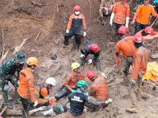 epa11466191 A handout photo made available by the National Search and Rescue Agency (BASARNAS) shows rescuers searching for landslide victims at Tulabo village, Samawa, Gorontalo, Indonesia, 07 July 2024 (issued 08 July 2024). According to The National Disaster Management Agency, six people died and 26 were missing in landslides at Tulabolo village in Gorontalo, which were caused by heavy rainfall over several days and unstable ground conditions, EPA/BASARNAS / HANDOUT HANDOUT EDITORIAL USE ONLY/NO SALES