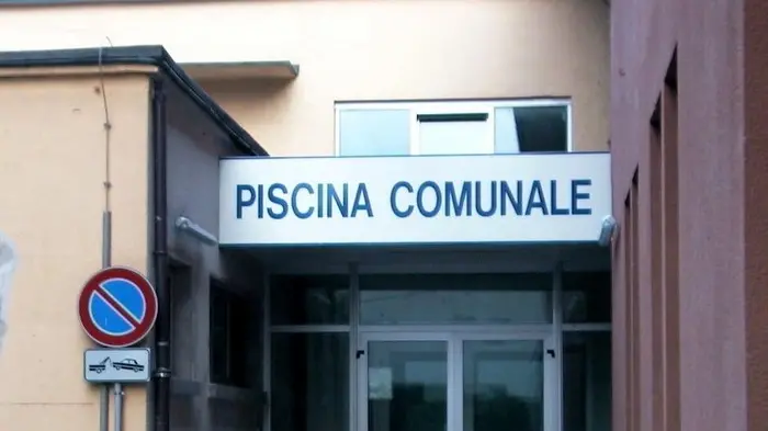 UDINE 02-08-2000 PISCINA DI V. PRADAMANO TELEFOTO AGENZIA ANTEPRIMA