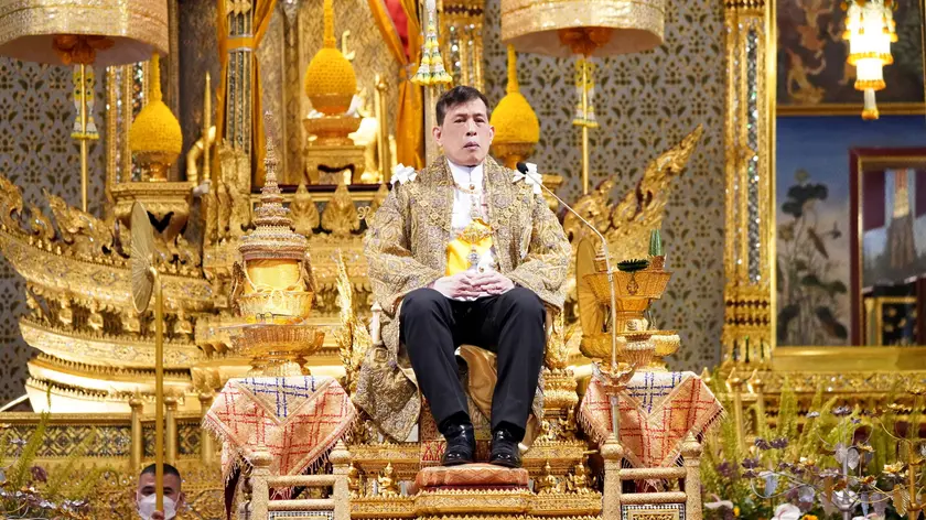 epa10773261 A handout photo made available by the Royal Household Bureau shows Thai King Maha Vajiralongkorn Bodindradebayavarangkun granting an audience during a royal ceremony to mark his 71st birthday at the Amarindra Winitchai Throne Hall in the Grand Palace, Bangkok, Thailand, 28 July 2023. EPA/ROYAL HOUSEHOLD BUREAU / HANDOUT HANDOUT EDITORIAL USE ONLY/NO SALES