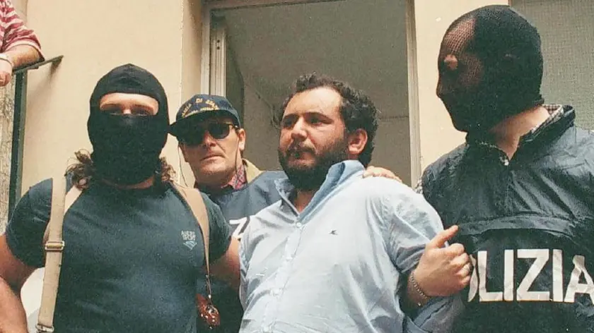 Giovanni Brusca, il 21 maggio 1996, esce dalla Questura di Palermo per essere condotto in carcere dopo la sua cattura. ARCHIVIO - LANNINO - ANSA-CD
