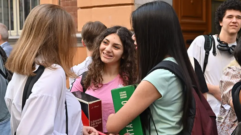 Studenti del liceo D’Azeglio attendono l’inizio della prima prova dell’esame di maturità 2024, torino 19 giugno 2024 ANSA/ALESSANDRO DI MARCO