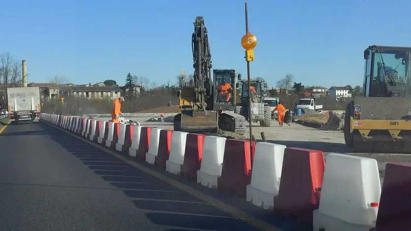 Dignano 26 Marzo 2019. Lavori e code prima del ponte sul Tagliamento. © Foto Petrussi