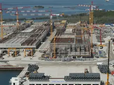 Panoramica aerea del cantiere del Mose alla bocca di porto di Malamocco, in una recente immagine. ANSA/Ufficio Comunicazione CONSORZIO VENEZIA NUOVA/