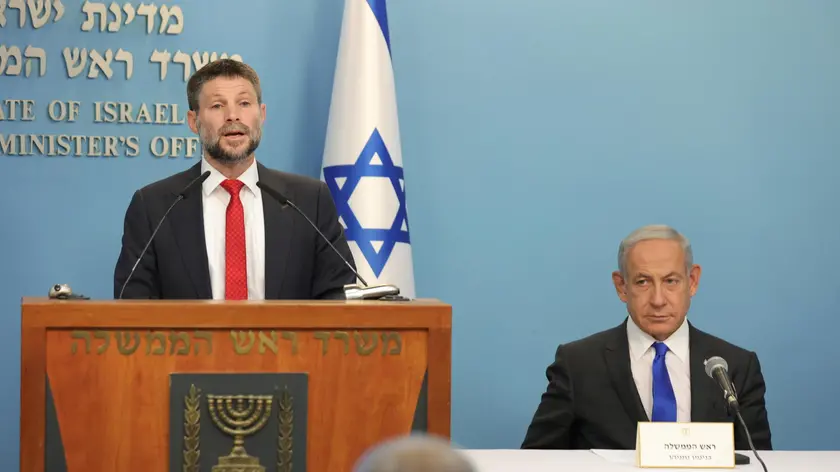epa10400404 Israel's Prime Minister Benjamin Netanyahu (R) and Finance Minister Bezalel Smotrich (L) hold a press conference at the prime minister's office in Jerusalem, Israel, 11 January 2023. EPA/ABIR SULTAN
