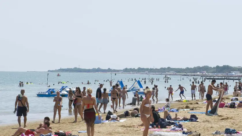 Lignano 10 Luglio 2011 spiaggia Copyright PFp