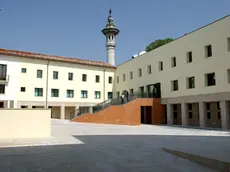 FOTO MISSINATO PORDENONE 27.04.04 NUOVA SEDE DELLA PROVICIA INAUGURAZIONE IN CORSO GARIBALDI, UNA VEDUTA DEL PALAZZO SBROJAVACCA