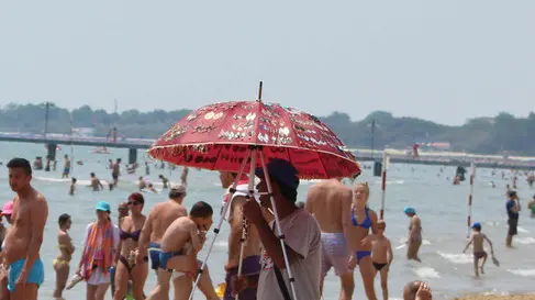 Lignano 16 Giugno 2013 turisti in spiaggia Telefoto Copyright Petrussi Foto Press /turco