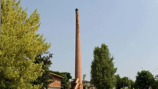 Cividale 30 Giugno 2016. Vecchia ciminiera in Via Gemona. © Petrussi Foto Pres