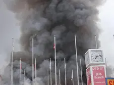 epa03815819 Smoke rises from the arrival terminal of the Jomo Kenyatta International Airport in Nairobi after a blaze, Nairobi, Kenya, 07 August 2013. A major fire forced the closure of Nairobi's main international airport early 07 August as crews battled the blaze which engulfed an entire terminal building. Parts of the roof of terminal 1 at Jomo Kenyatta International Airport collapsed in the fire, making it more difficult for fire crews to battle the blaze, which began in the early morning. EPA/STR