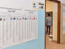 Udine 1 Aprile 2023. Insediamento seggi votazioni regionali e comunali. Scuola Fermi. © Foto Petrussi