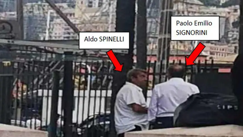 Aldo Spinelli e Paolo Emilio Signorini parlano a Genova il 29 luglio 2022. La foto è agli atti dell'inchiesta ligure. ANSA (npk)
