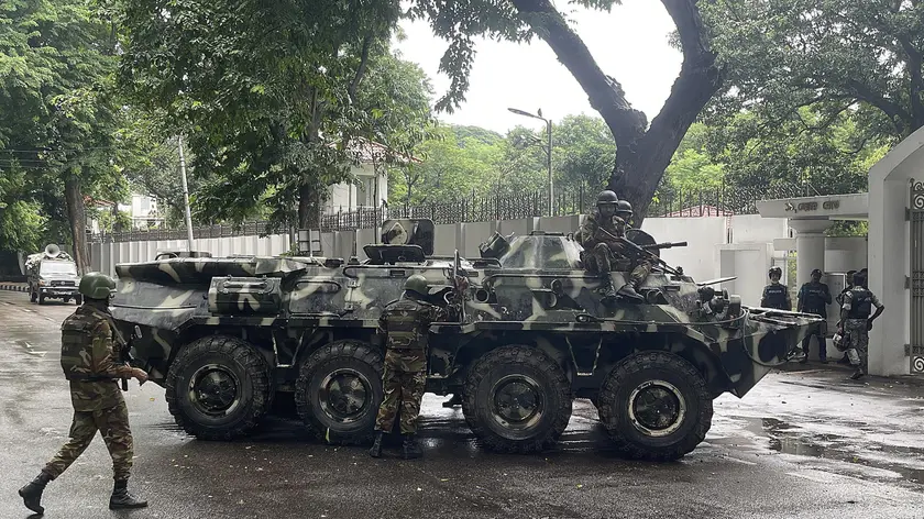 epa11526686 Bangladeshi Army soldiers patrol on the street after the government imposed a new curfew, in Dhaka, Bangladesh, 05 August 2024. Dhaka authorities have imposed a new curfew starting 06:00 p.m. local time on 04 August. As casualties mounted and law enforcement struggled to contain the unrest, the Bangladeshi government on 20 July 2024 had imposed an initial nationwide curfew and deployed military forces after violence broke out in Dhaka and other regions following student-led protests demanding reforms to the government's job quota system. EPA/MONIRUL ALAM