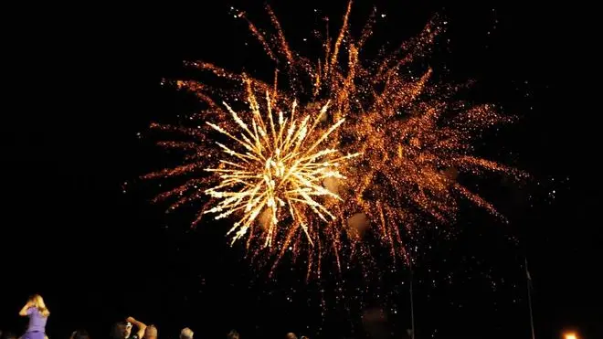 Lignano 16 Agosto 2012.Fuochi d'artificio Lignano Pineta Incendio sul mare. Telefoto Copiright Petrussi/Serratore