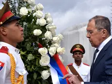 epa11166858 Russian Foreign Minister Sergei Lavrov (R) lays a wreath at the memorial to the National Hero of Cuba Jose Marti in Havana, Cuba, 19 February 2024. EPA/OMARA GARCIA MEDEROS / EDITORIAL USE ONLY/ NO SALES/ ONLY AVAILABLE TO ILLUSTRATE THE ACCOMPANYING NEWS (MANDATORY CREDIT )