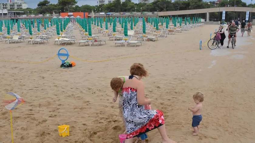 Lignano 210 Luglio 2014 113 spiaggia e curiosi Copyright Petrussi Foto Turco Massimo