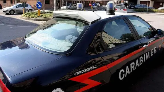 La caccia all'uomo in fuga con una donna e il figlioletto è durata 100 chilometri