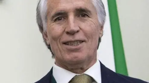 Il presidente del CONI Giovanni Malagò con il presidente federale Alfredo Gavazzi (C) e l'assessore allo sport di Roma Capitale Daniele Frongia (S), nel corso della presentazione del Sei Nazioni 2018 di rugby nel Salone d'Onore del CONI a Roma, 22 gennaio 2018. ANSA/MAURIZIO BRAMBATTI