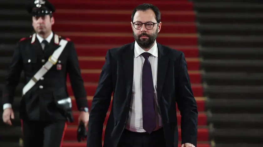 Il ministro per lo Sviluppo economico Stefano Patuanelli, al termine dell' incontro con i rappresentanti delle imprese sulle misure da adottare per fronteggiare le conseguenze derivanti dal Coronavirus sul sistema produttivo del Paese, Roma 25 febbraio 2020. ANSA/ALESSANDRO DI MEO