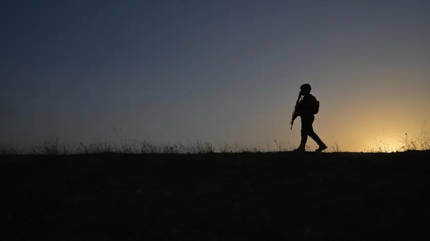 epa10838597 A Kurdish Peshmerga fighter patrols in Altun Kopri town after lifting a curfew that was imposed following deadly protests, on the outskirts of Kirkuk city, Iraq, 03 September 2023. Iraqi authorities lifted a curfew imposed on 02 September following deadly protests that left at least four people dead, according to the Kirkuk police spokesman. The tension in Kirkuk erupted between Kurdish residents on one side and Arab and Turkmen demonstrators who had been staging a sit-in since 28 August near the headquarters of the Iraqi military’s Joint Operations Command (JOC) and blocked Kirkuk-Erbil Road, as they reject an Iraqi government decision to hand over the headquarters to the Kurdistan Democratic Party. EPA/GAILAN HAJI