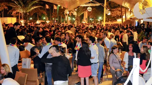 Lignano 3 Agosto 2012.Tenda Bar. Telefoto Copiright Petrussi/Serratore