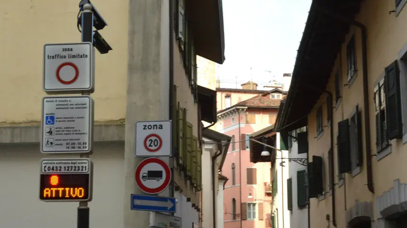 Il varco di accesso videosorvegliato di una zona a traffico limitato