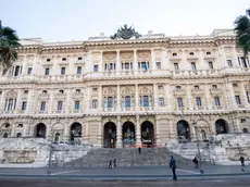 Una veduta esterna del 'Palazzaccio' o Palazzo di Giustizia, meglio conosciuto come la sede della Corte di Cassazione, in piazza Cavour a Roma, 26 novembre 2020. E' attesa per oggi la sentenza in Cassazione per il crollo della Torre Piloti, avvenuto il 7 maggio 2013 nel porto di Genova quando il cargo Jolly Nero della compagnia Messina urtò in manovra l'edificio. Lo schianto causò la morte di nove persone. ANSA/CLAUDIO PERI