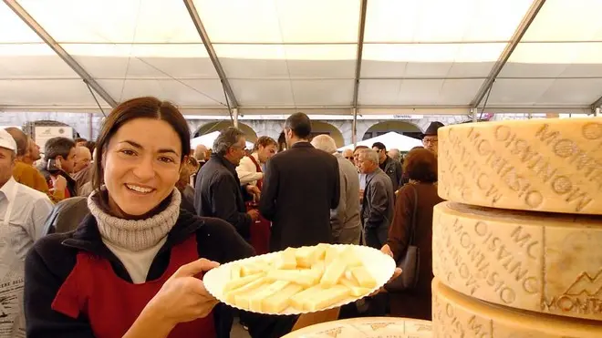 ANTEPRIMA Codroipo 15 Ottobre 2005. Inaugurazione Stand Montasio alla Fiera di San Simone. Copyright Diego Petrussi Foto Agency Anteprima Udine. Immagini inviate da Ufficio Stampa Agrapromo B. Pucciarelli.