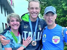 Milan dopo la vittoria del bronzo con mamma Elena e papà Flavio dopo l’oro di Tokyo 2021 altra medaglia