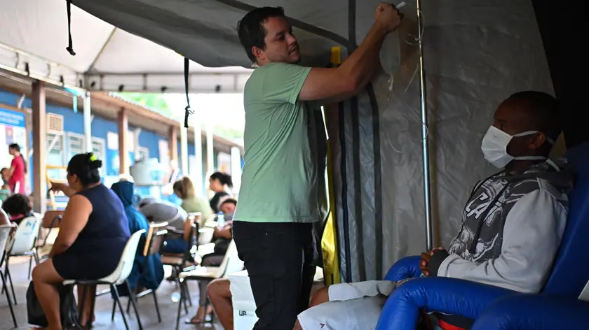 epa11172567 A man receives medical attention in a tent to treat suspected cases of dengue, in the administrative region of Sao Sebastiao, on the outskirts of Brasilia, Brazil, 20 February 2024 (issued 22 February 2024). In the midst of the worst peak in recent years, Brazil is fighting dengue door-to-door with fumigations and awareness campaigns among the population that seek to end the country's number one public enemy: the Aedes aegypti mosquito. So far this year, 715,000 cases and 135 deaths have been reported throughout Brazil, and another 481 deaths that could be related to the disease are being investigated, according to the latest figures from the Ministry of Health. EPA/Andre Borges