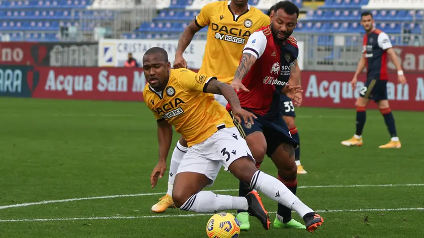 Cagliari's Joao Pedro (R) and Udinese's Caetano De souza Samir (L) in action during the Italian Serie A soccer match Cagliari Calcio vs Udinese Calcio at Sardegna Arena stadium in Cagliari, Sardinia island, Italy,20 December 2020 ANSA/FABIO MURRU