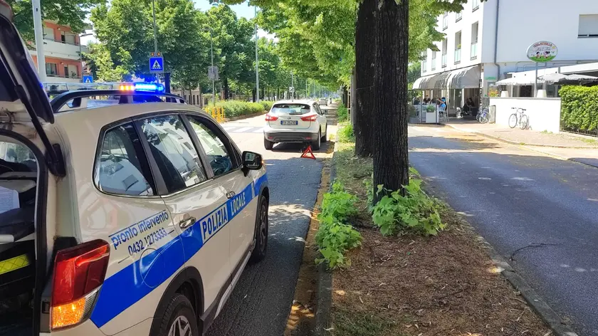 L'incidente lungo viale Venezia, all'altezza dell'incrocio con via Stuparich